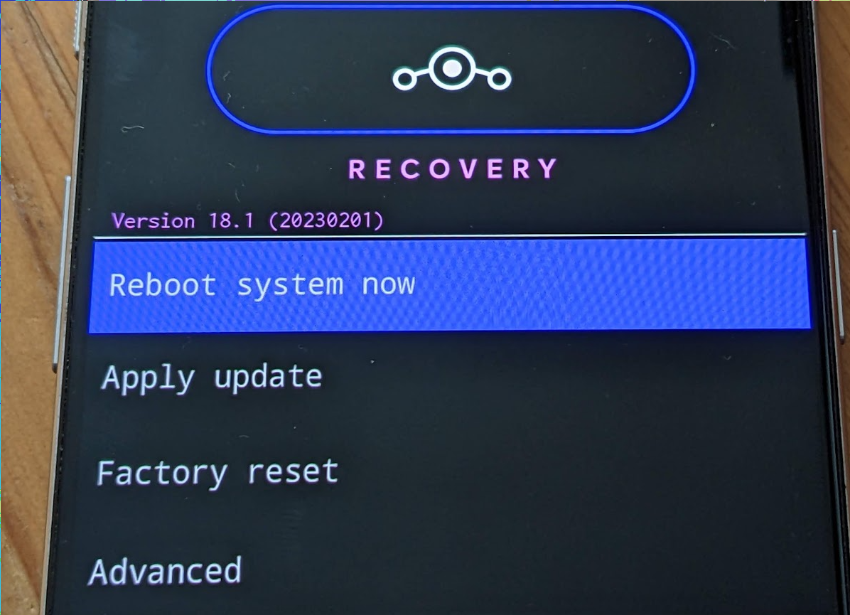 image of the phone in recovery start screen